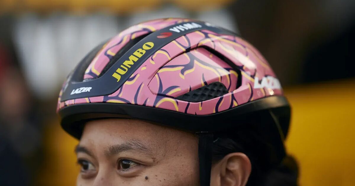 Team rijdt Parijs-Roubaix unieke Lazer-helmen voor bewustwording dragen | SPORTNEXT - De sportmarketing community